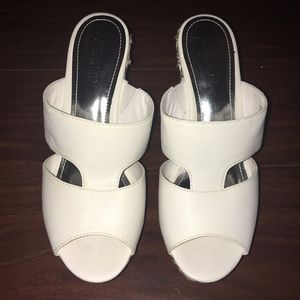 Jennifer Lopez white wedge heels